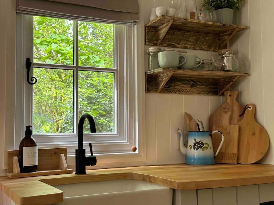Cornwall Woodland Shepherd'S Hut Deirdres Hut Bodmin Bagian luar foto